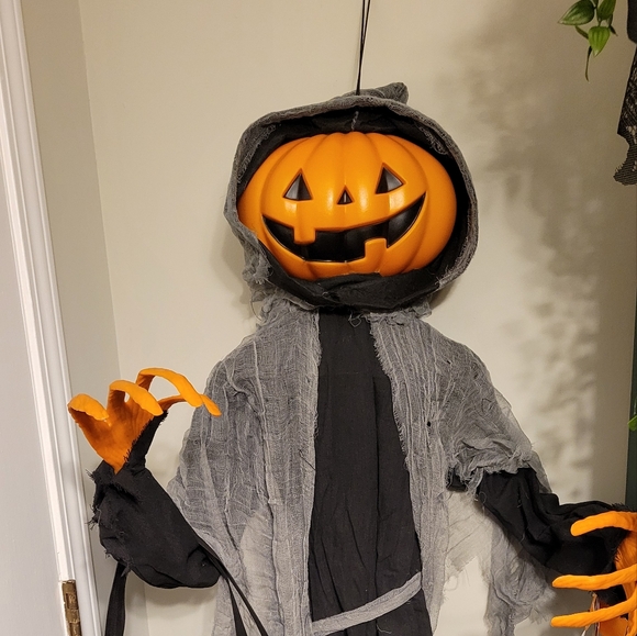 Meet your Posher, Erica - Picture 2 of 2